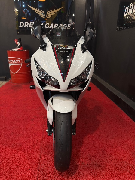 HONDA MOTOS CBR 1000 RR FIRE BLADE /2014 EXCLUSIVO VEÍCULOS SANTA CRUZ DO SUL / Carros no Vale