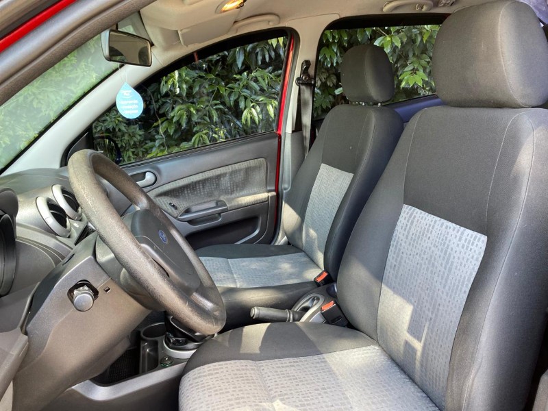 FORD FIESTA SEDAN 1.6 2012/2012 ESTAÇÃO DO CARRO ESTRELA / Carros no Vale