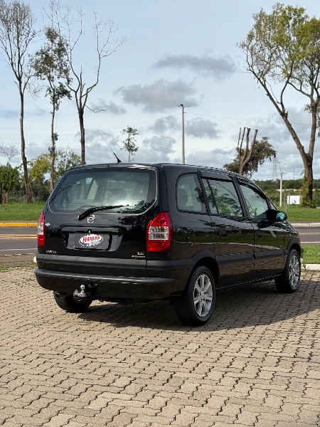 CHEVROLET ZAFIRA 2.0 COMFORT 8V /2005 NEURI VEÍCULOS LAJEADO / Carros no Vale