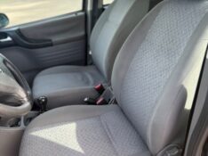 CHEVROLET ZAFIRA 2.0 COMFORT 8V /2005 NEURI VEÍCULOS LAJEADO / Carros no Vale
