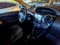TOYOTA ETIOS 1.5 PLATINUM 2016/2017 CRUZEIRO MULTIMARCAS CRUZEIRO DO SUL / Carros no Vale
