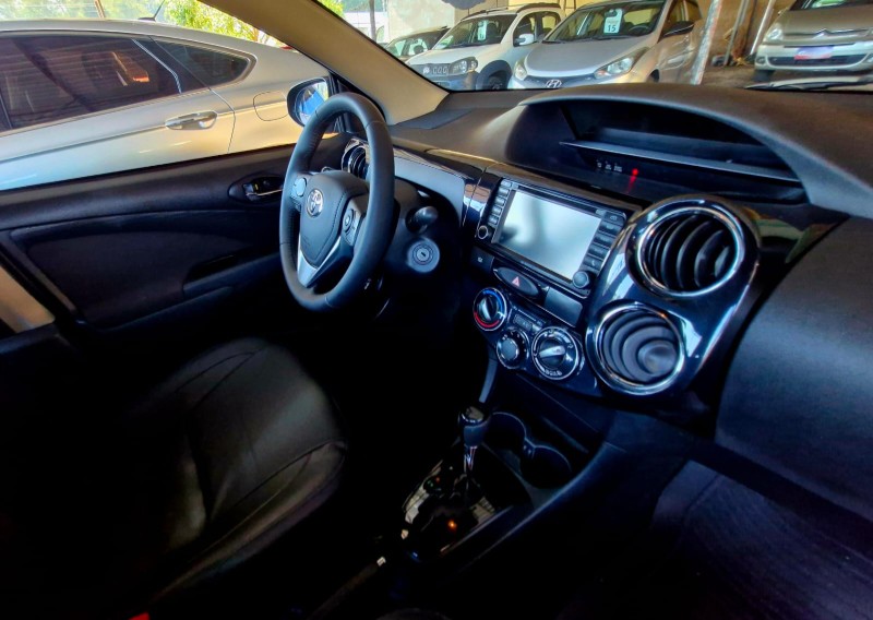 TOYOTA ETIOS 1.5 PLATINUM 2016/2017 CRUZEIRO MULTIMARCAS CRUZEIRO DO SUL / Carros no Vale
