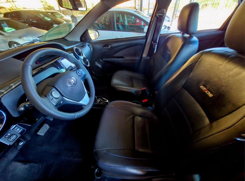 TOYOTA ETIOS 1.5 PLATINUM 2016/2017 CRUZEIRO MULTIMARCAS CRUZEIRO DO SUL / Carros no Vale