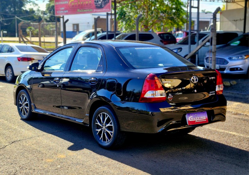 TOYOTA ETIOS 1.5 PLATINUM 2016/2017 CRUZEIRO MULTIMARCAS CRUZEIRO DO SUL / Carros no Vale