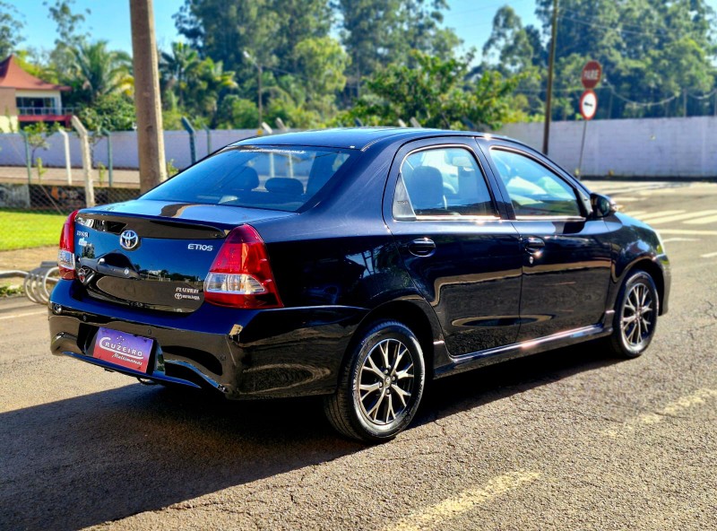 TOYOTA ETIOS 1.5 PLATINUM 2016/2017 CRUZEIRO MULTIMARCAS CRUZEIRO DO SUL / Carros no Vale