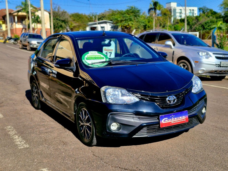 TOYOTA ETIOS 1.5 PLATINUM 2016/2017 CRUZEIRO MULTIMARCAS CRUZEIRO DO SUL / Carros no Vale