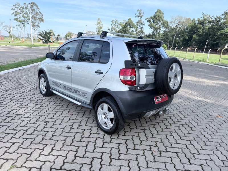 VOLKSWAGEN CROSSFOX 1.6 2006/2006 ELY AUTOMÓVEIS LAJEADO / Carros no Vale