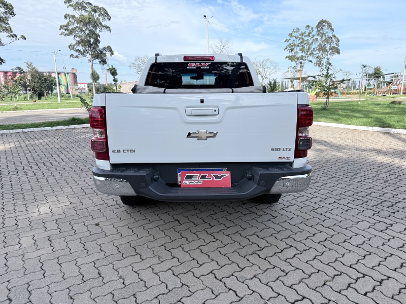 CHEVROLET S10 2.8 LTZ 4X2 CD 16V TURBO DIESEL 4P AUTOMÁTICO 2014/2014 ELY AUTOMÓVEIS LAJEADO / Carros no Vale