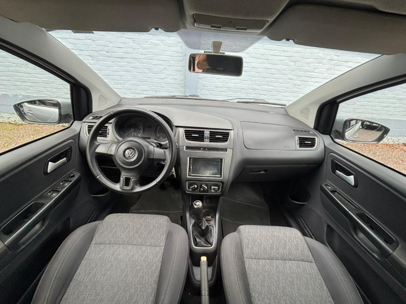 VOLKSWAGEN FOX 1.6 TREND 8V /2014 RT 811 VEÍCULOS ARROIO DO MEIO / Carros no Vale
