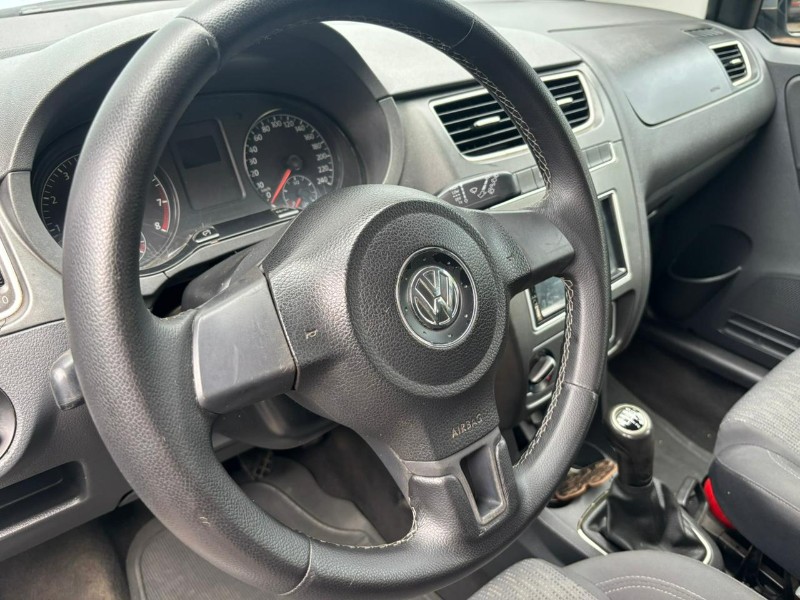 VOLKSWAGEN FOX 1.6 TREND 8V /2014 RT 811 VEÍCULOS ARROIO DO MEIO / Carros no Vale