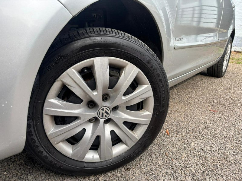 VOLKSWAGEN FOX 1.6 TREND 8V /2014 RT 811 VEÍCULOS ARROIO DO MEIO / Carros no Vale