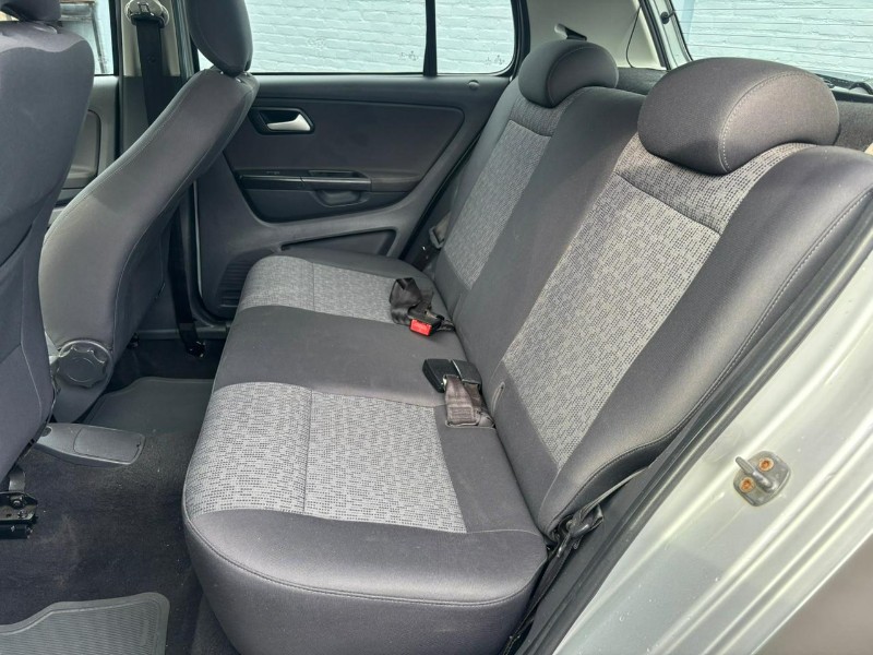 VOLKSWAGEN FOX 1.6 TREND 8V /2014 RT 811 VEÍCULOS ARROIO DO MEIO / Carros no Vale