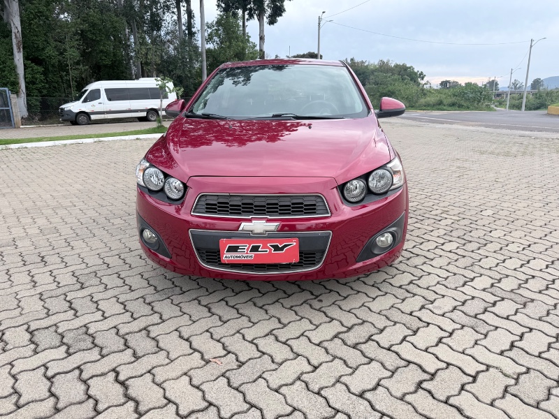 CHEVROLET SONIC 1.6 LT 16V FLEX 4P MANUAL 2014/2014 ELY AUTOMÓVEIS LAJEADO / Carros no Vale