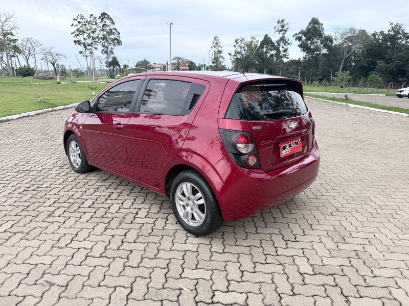 CHEVROLET SONIC 1.6 LT 16V FLEX 4P MANUAL 2014/2014 ELY AUTOMÓVEIS LAJEADO / Carros no Vale