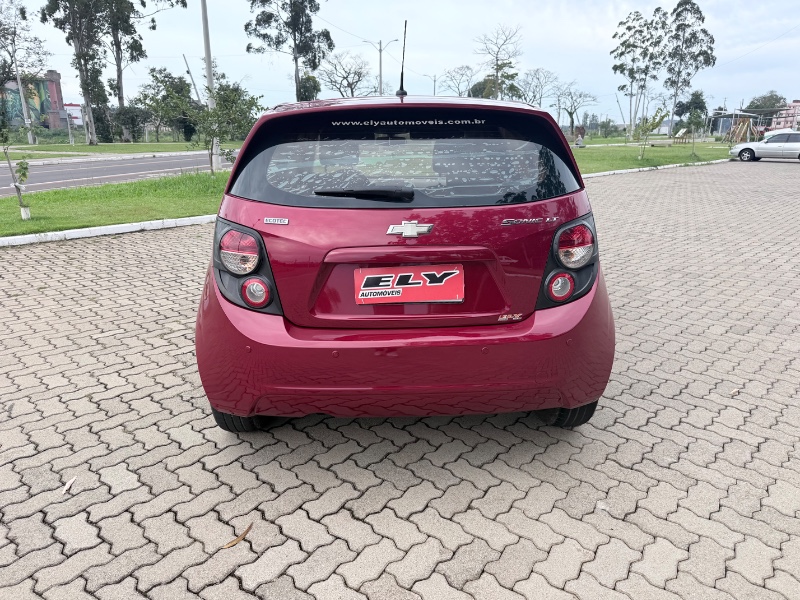 CHEVROLET SONIC 1.6 LT 16V FLEX 4P MANUAL 2014/2014 ELY AUTOMÓVEIS LAJEADO / Carros no Vale