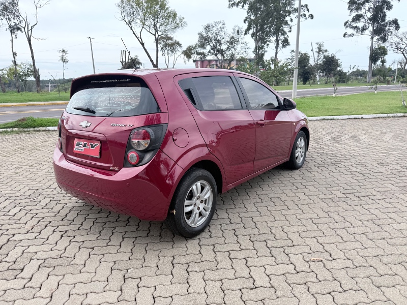 CHEVROLET SONIC 1.6 LT 16V FLEX 4P MANUAL 2014/2014 ELY AUTOMÓVEIS LAJEADO / Carros no Vale