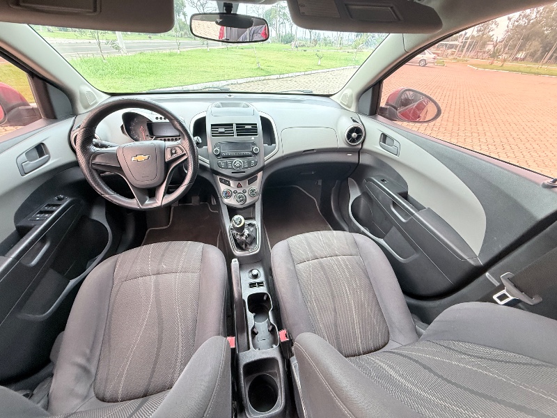 CHEVROLET SONIC 1.6 LT 16V FLEX 4P MANUAL 2014/2014 ELY AUTOMÓVEIS LAJEADO / Carros no Vale