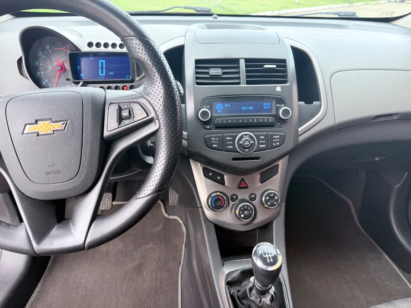 CHEVROLET SONIC 1.6 LT 16V FLEX 4P MANUAL 2014/2014 ELY AUTOMÓVEIS LAJEADO / Carros no Vale