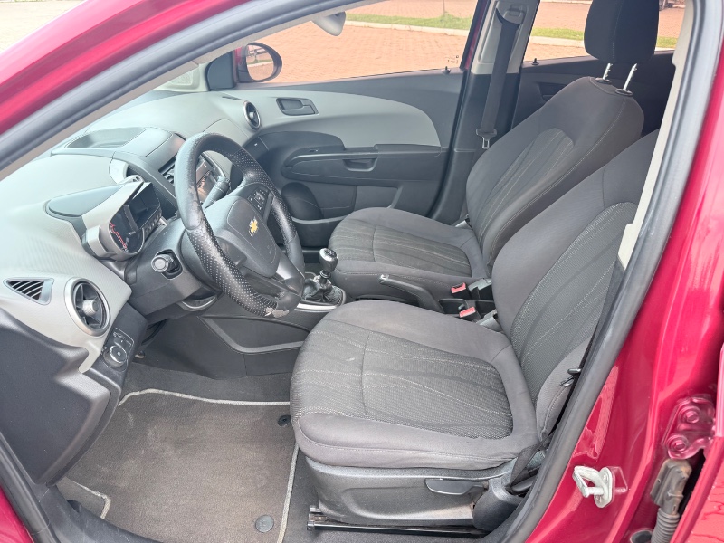 CHEVROLET SONIC 1.6 LT 16V FLEX 4P MANUAL 2014/2014 ELY AUTOMÓVEIS LAJEADO / Carros no Vale