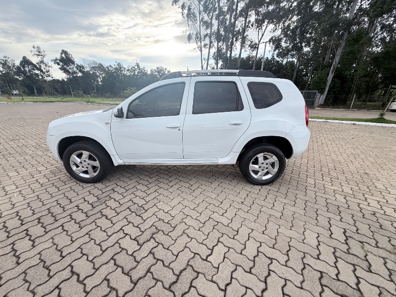 RENAULT DUSTER 1.6 2013/2013 ELY AUTOMÓVEIS LAJEADO / Carros no Vale
