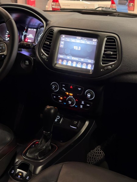 JEEP COMPASS 2.0 16V LONGITUDE 2017/2018 JM AUTOMÓVEIS VENÂNCIO AIRES / Carros no Vale