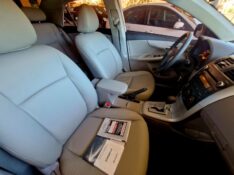 TOYOTA COROLLA 1.8 GLI 16V FLEX 4P AUTOMÁTICO 2013/2014 CRUZEIRO MULTIMARCAS CRUZEIRO DO SUL / Carros no Vale