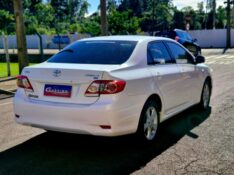 TOYOTA COROLLA 1.8 GLI 16V FLEX 4P AUTOMÁTICO 2013/2014 CRUZEIRO MULTIMARCAS CRUZEIRO DO SUL / Carros no Vale