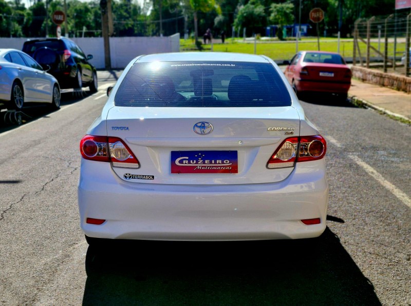 TOYOTA COROLLA 1.8 GLI 16V FLEX 4P AUTOMÁTICO 2013/2014 CRUZEIRO MULTIMARCAS CRUZEIRO DO SUL / Carros no Vale