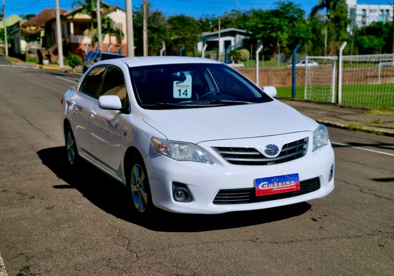 TOYOTA COROLLA 1.8 GLI 16V FLEX 4P AUTOMÁTICO 2013/2014 CRUZEIRO MULTIMARCAS CRUZEIRO DO SUL / Carros no Vale