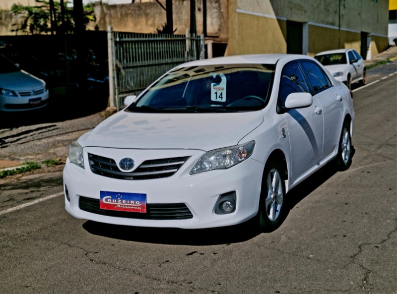 TOYOTA COROLLA 1.8 GLI 16V FLEX 4P AUTOMÁTICO 2013/2014 CRUZEIRO MULTIMARCAS CRUZEIRO DO SUL / Carros no Vale