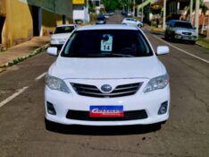 TOYOTA COROLLA 1.8 GLI 16V FLEX 4P AUTOMÁTICO 2013/2014 CRUZEIRO MULTIMARCAS CRUZEIRO DO SUL / Carros no Vale