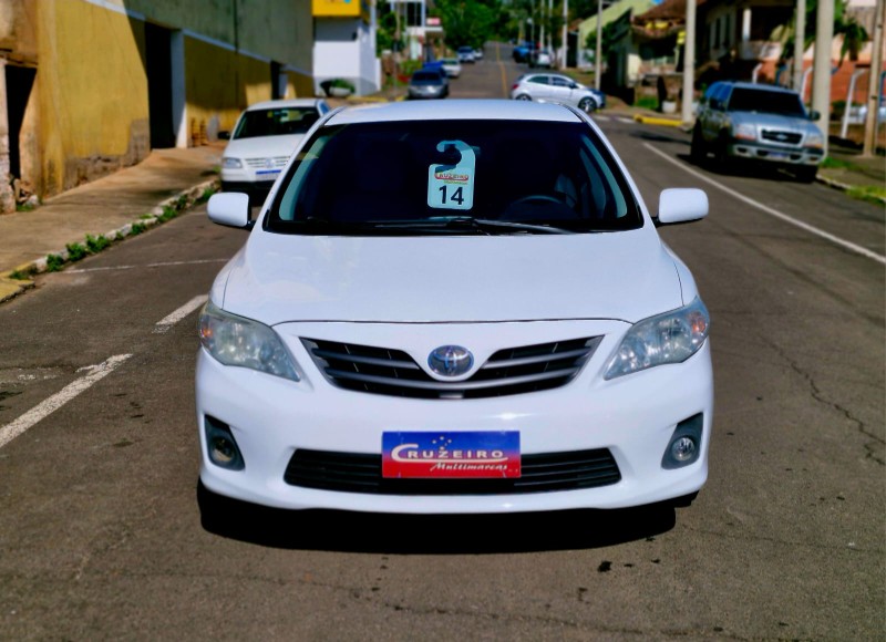 TOYOTA COROLLA 1.8 GLI 16V FLEX 4P AUTOMÁTICO 2013/2014 CRUZEIRO MULTIMARCAS CRUZEIRO DO SUL / Carros no Vale