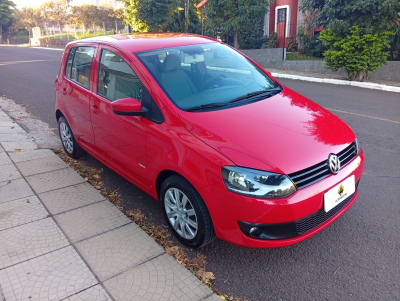 VOLKSWAGEN FOX 1.0 8V FLEX 2010/2011 ALTERNATIVA VEÍCULOS LAJEADO / Carros no Vale