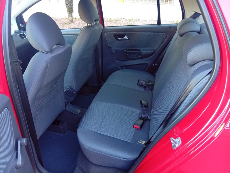 VOLKSWAGEN FOX 1.0 8V FLEX 2010/2011 ALTERNATIVA VEÍCULOS LAJEADO / Carros no Vale