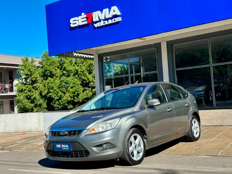 FORD FOCUS GLX 1.6 2012/2013 SÉTIMA VEÍCULOS GUAPORÉ / Carros no Vale
