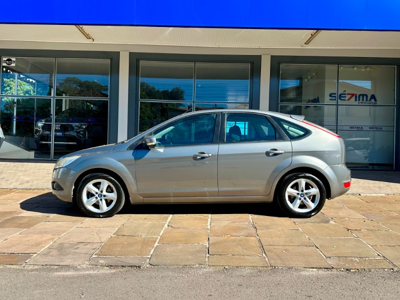 FORD FOCUS GLX 1.6 2012/2013 SÉTIMA VEÍCULOS GUAPORÉ / Carros no Vale