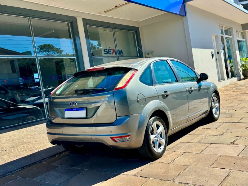 FORD FOCUS GLX 1.6 2012/2013 SÉTIMA VEÍCULOS GUAPORÉ / Carros no Vale