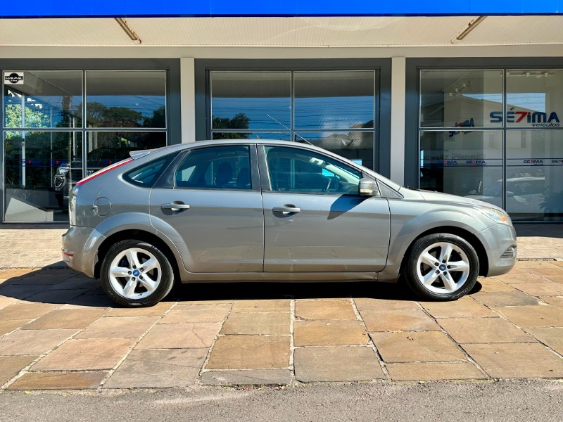 FORD FOCUS GLX 1.6 2012/2013 SÉTIMA VEÍCULOS GUAPORÉ / Carros no Vale