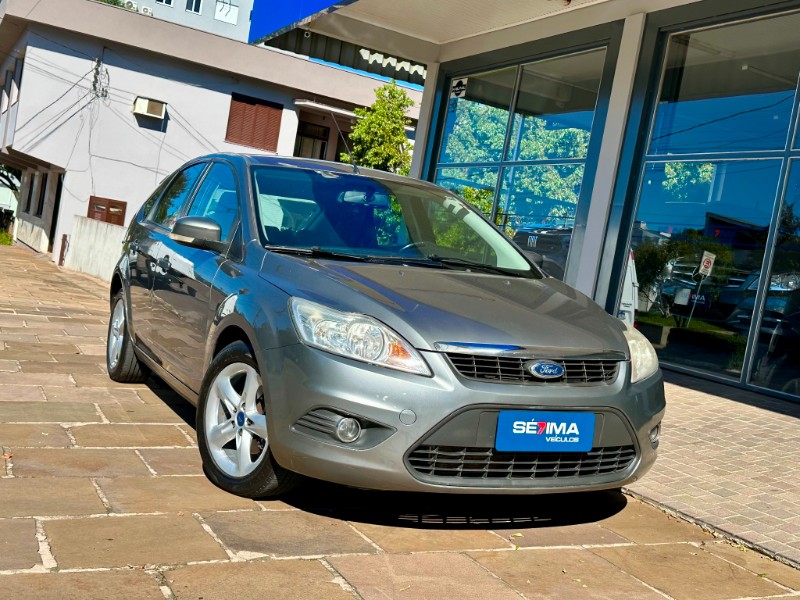 FORD FOCUS GLX 1.6 2012/2013 SÉTIMA VEÍCULOS GUAPORÉ / Carros no Vale