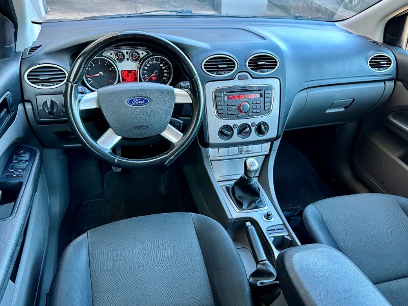 FORD FOCUS GLX 1.6 2012/2013 SÉTIMA VEÍCULOS GUAPORÉ / Carros no Vale