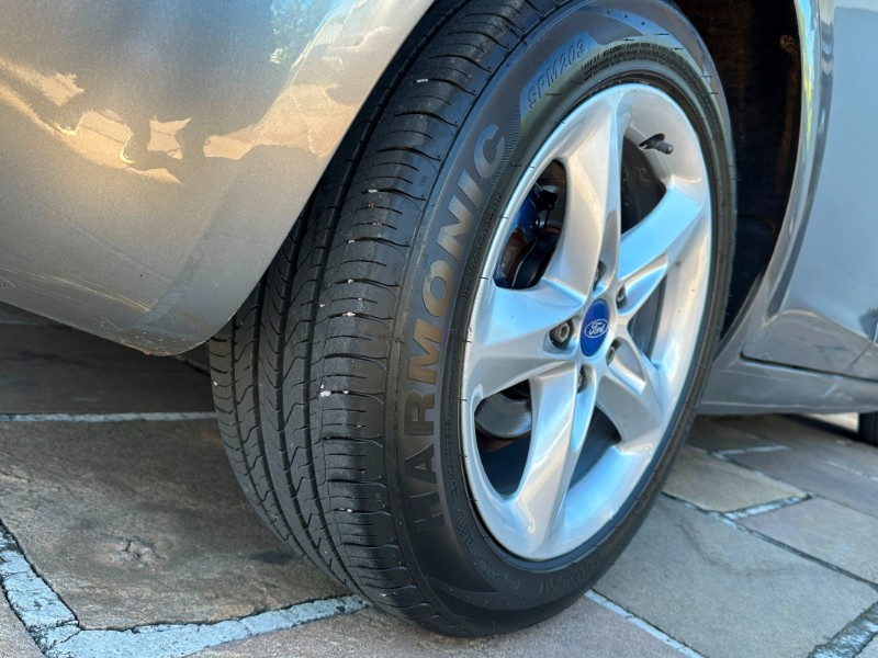FORD FOCUS GLX 1.6 2012/2013 SÉTIMA VEÍCULOS GUAPORÉ / Carros no Vale