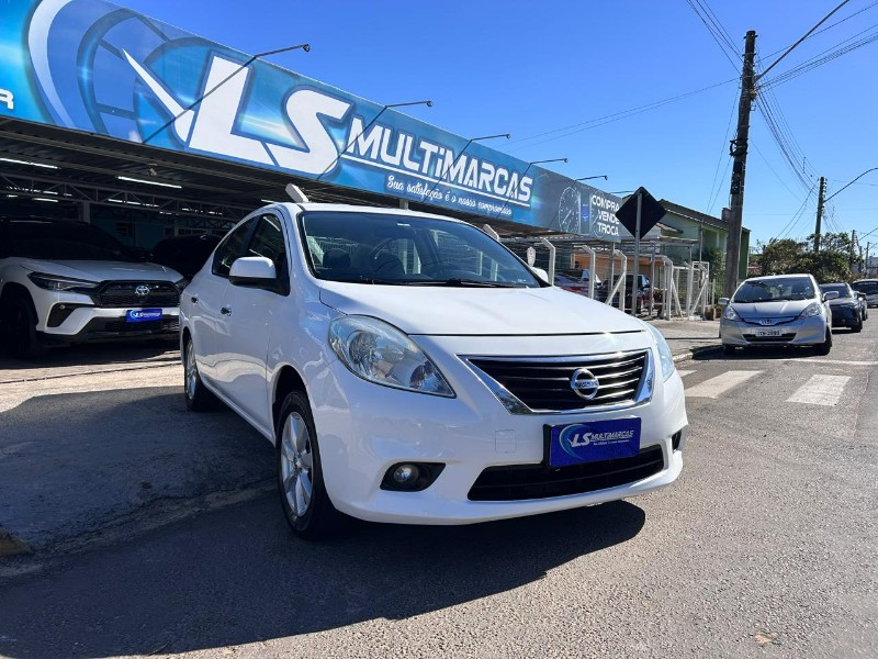 NISSAN VERSA SL 1.6 16V FLEX FUEL 4P MEC. 2013/2013 LS MULTIMARCAS VENÂNCIO AIRES / Carros no Vale