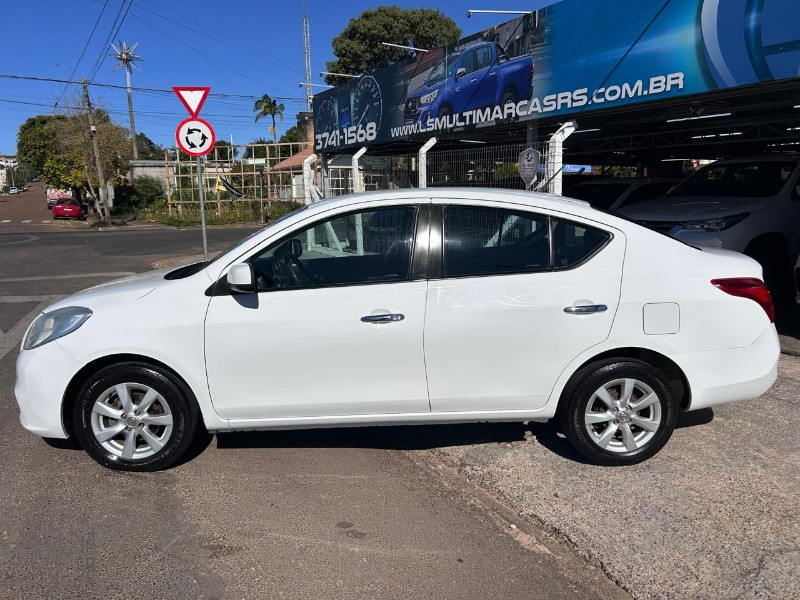 NISSAN VERSA SL 1.6 16V FLEX FUEL 4P MEC. 2013/2013 LS MULTIMARCAS VENÂNCIO AIRES / Carros no Vale