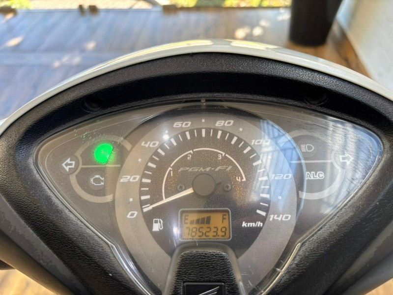 HONDA MOTOS BIZ 125 EX /2013 RT 811 VEÍCULOS ARROIO DO MEIO / Carros no Vale