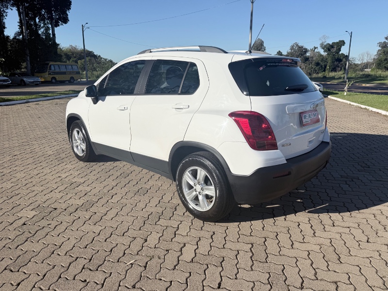 CHEVROLET TRACKER 1.8 MPFI LT 4X2 16V FLEX 4P AUTOMÁTICO 2016/2016 ELY AUTOMÓVEIS LAJEADO / Carros no Vale
