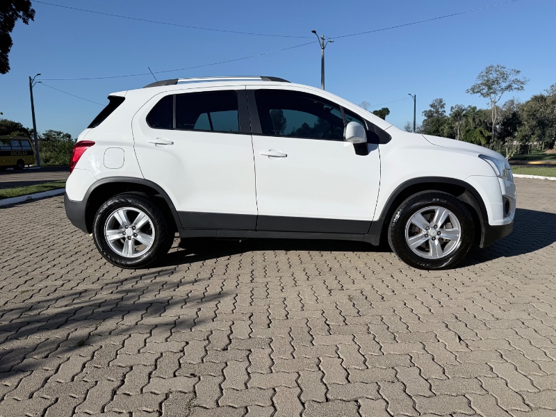 CHEVROLET TRACKER 1.8 MPFI LT 4X2 16V FLEX 4P AUTOMÁTICO 2016/2016 ELY AUTOMÓVEIS LAJEADO / Carros no Vale