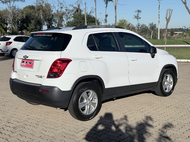 CHEVROLET TRACKER 1.8 MPFI LT 4X2 16V FLEX 4P AUTOMÁTICO 2016/2016 ELY AUTOMÓVEIS LAJEADO / Carros no Vale