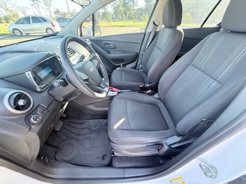CHEVROLET TRACKER 1.8 MPFI LT 4X2 16V FLEX 4P AUTOMÁTICO 2016/2016 ELY AUTOMÓVEIS LAJEADO / Carros no Vale
