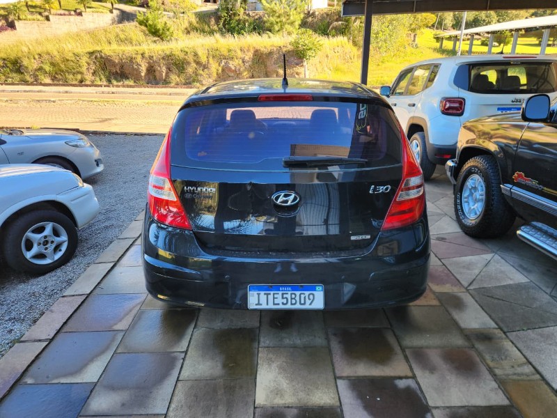 HYUNDAI I30 2.0 2011/2012 TS VEÍCULOS ANTA GORDA / Carros no Vale HYUNDAI I30 2.0 2011/2012 TS VEÍCULOS ANTA GORDA / Carros no Vale