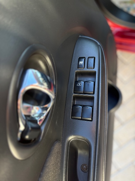 NISSAN VERSA 1.6 16V SV XTRONIC 2018 2018/2018 NEURI VEÍCULOS LAJEADO / Carros no Vale